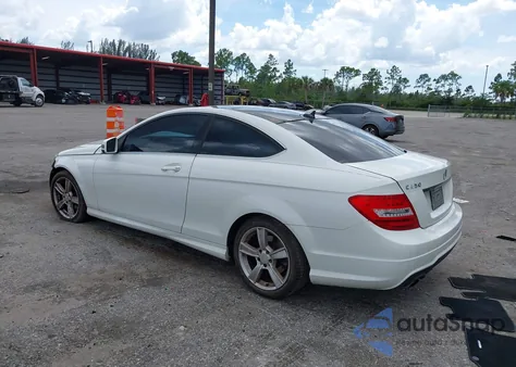 2014 Mercedes-Benz C 250 из США, поврежденный, VIN WDDGJ4HB1EG291119